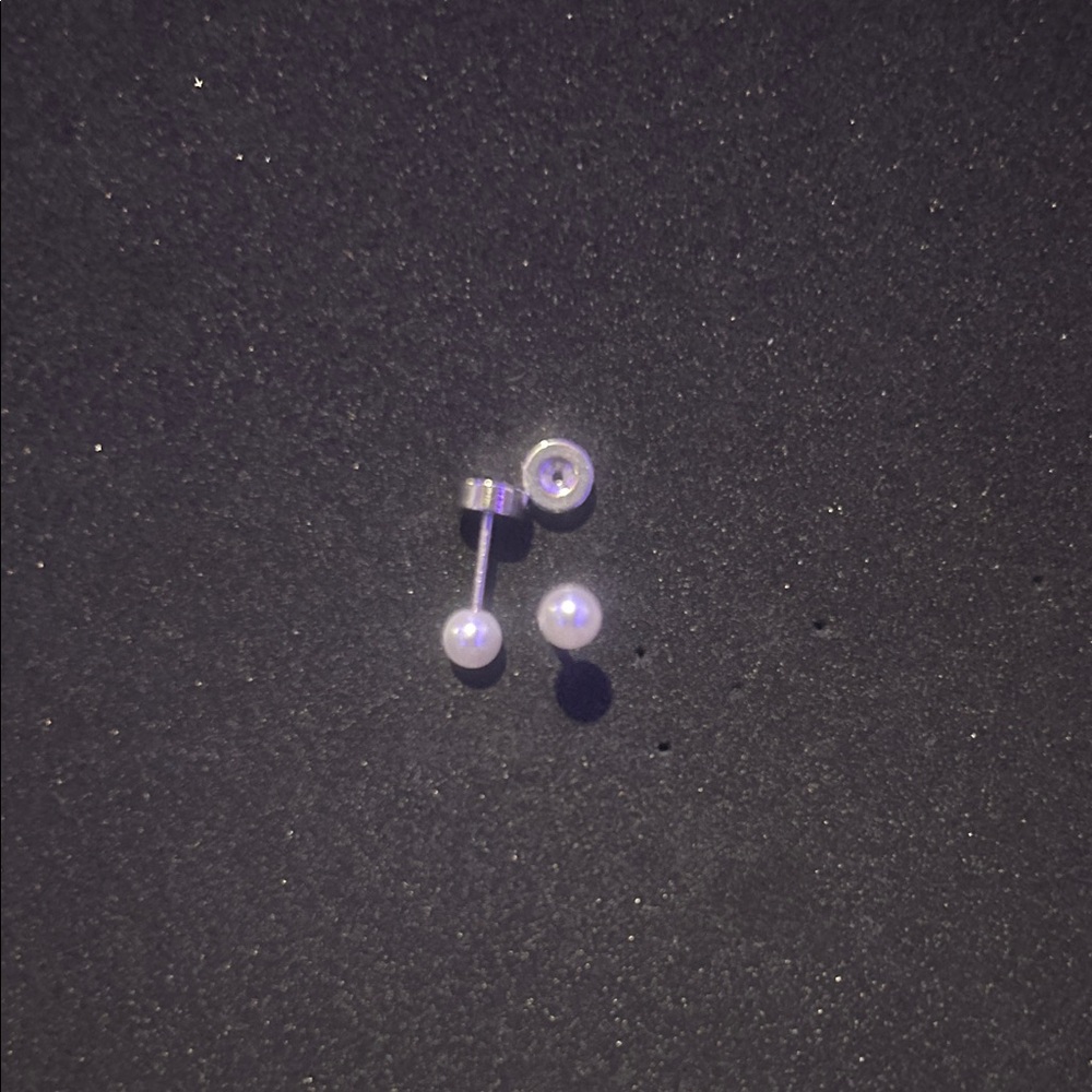 Silver pearl stud earrings